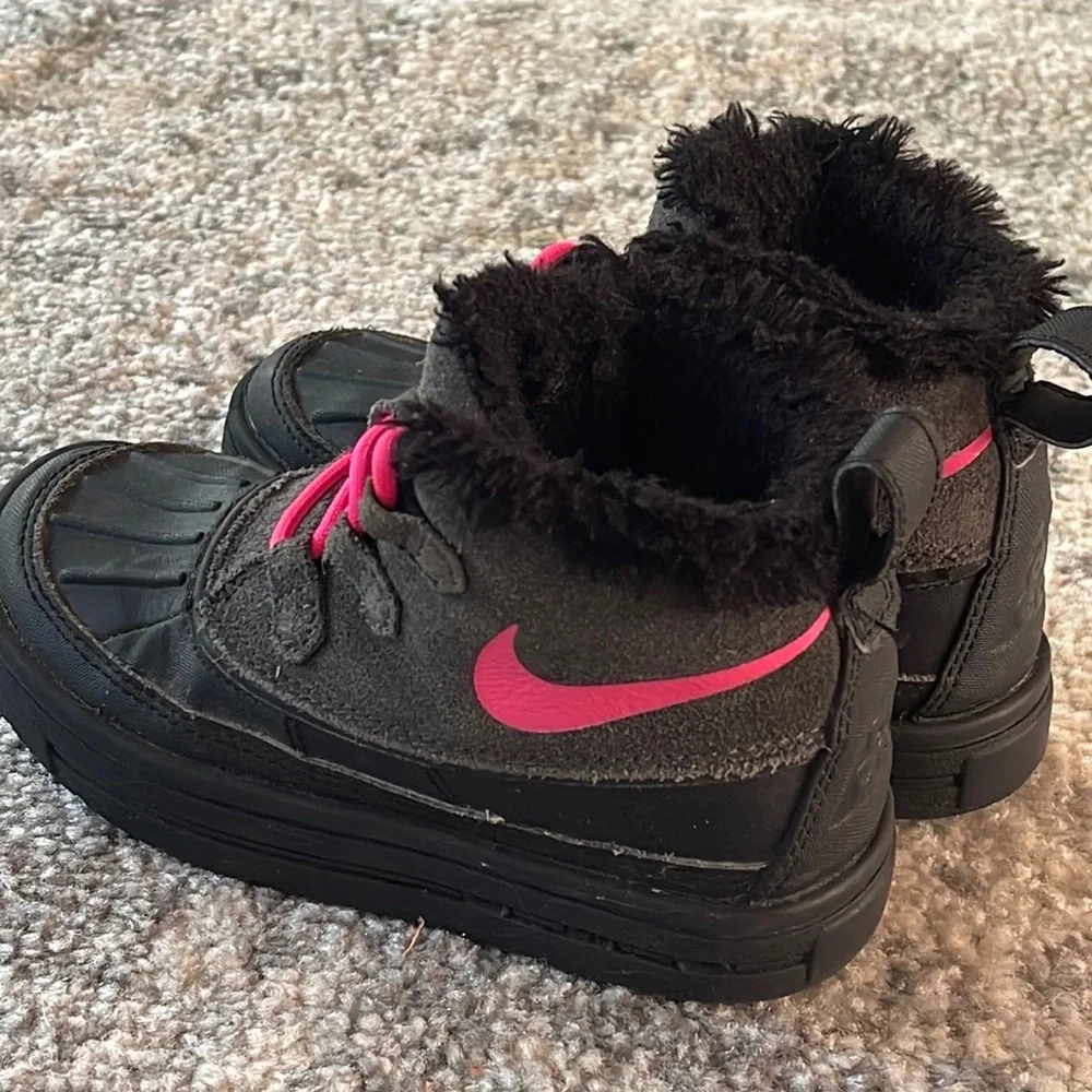 Nike Kids ACG Fur Lined Sneaker Boots Size:11C Hot Pink Black and Grey - Picture 9 of 15